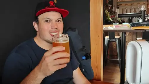 Travel Vlogger Traveling Kunz in Japan in a craft beer bar