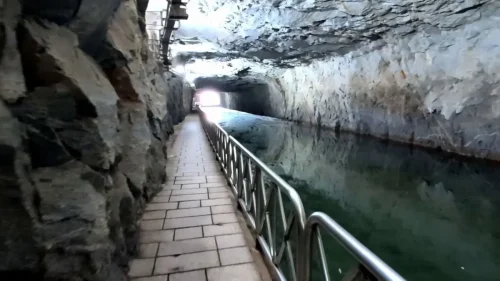 Inside the Zhaishan Tunnel looking at the exit 